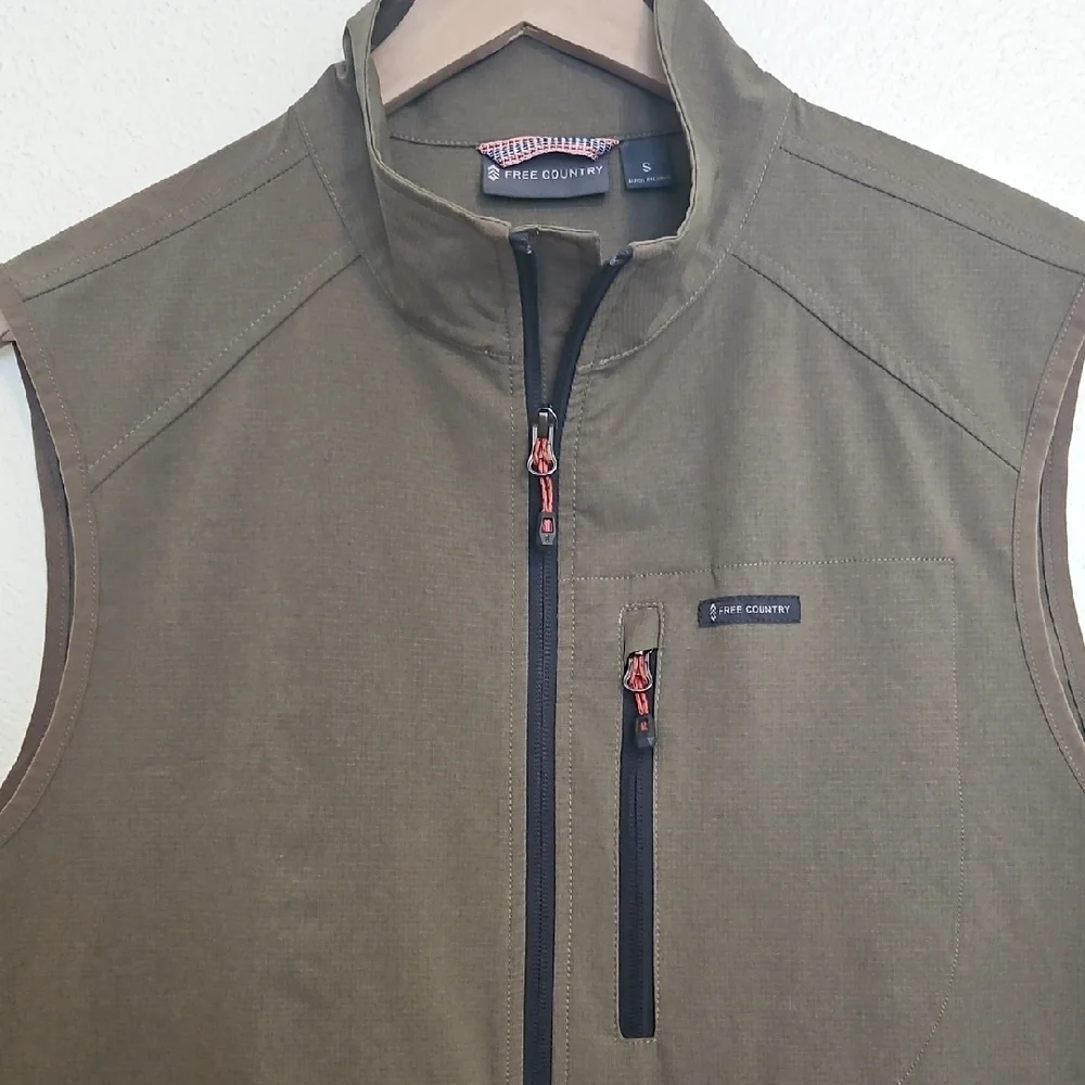NWT Free Country Stretch Rip Stop Mens Outdoor Vest W Zip Pockets Sz. S